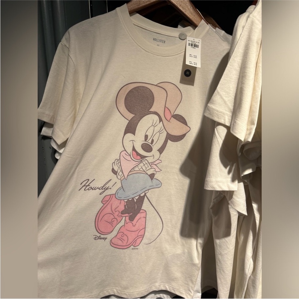 Disney Women's Oversized Minnie
Mouse Top Small Hollister NWT
